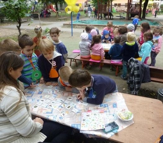 Des enfants dans une école maternelle à Budapest en Hongrie