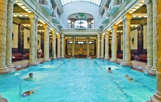 Les bains SZÉCHENYI à Budapest