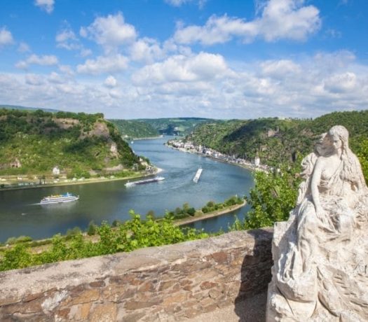 Vue panoramique et statue de la Loreley à Sankt Goarshausen