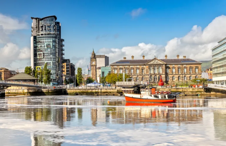 Dublin et Belfast : Histoire et Résilience - Image